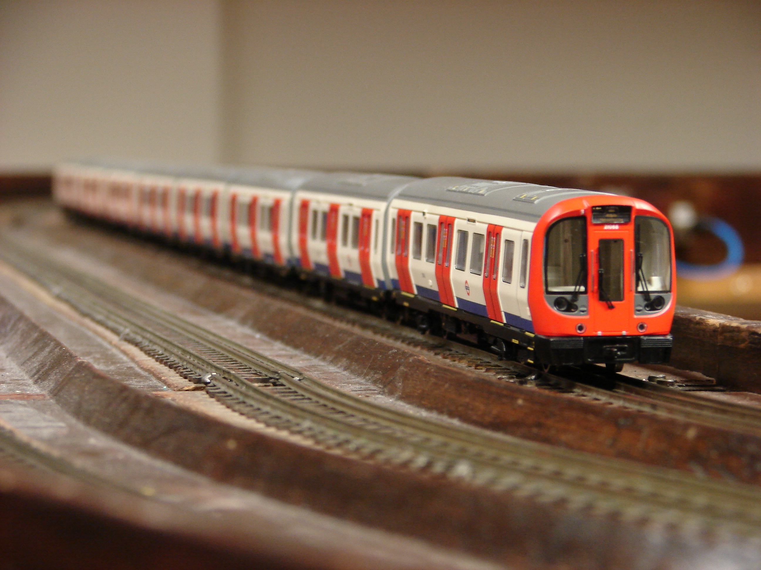 n gauge london underground train