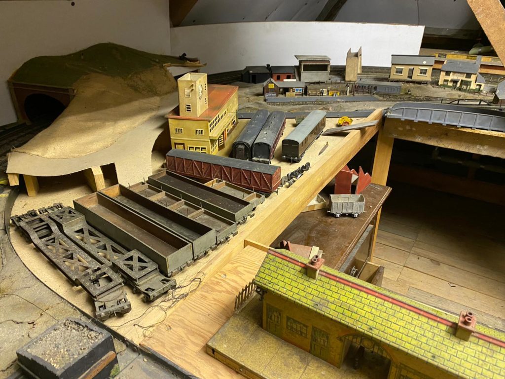 Vintage O gauge layout for sale - The Model Railway Club