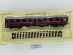 Hachette OO BR Mk1 TSO coach and track