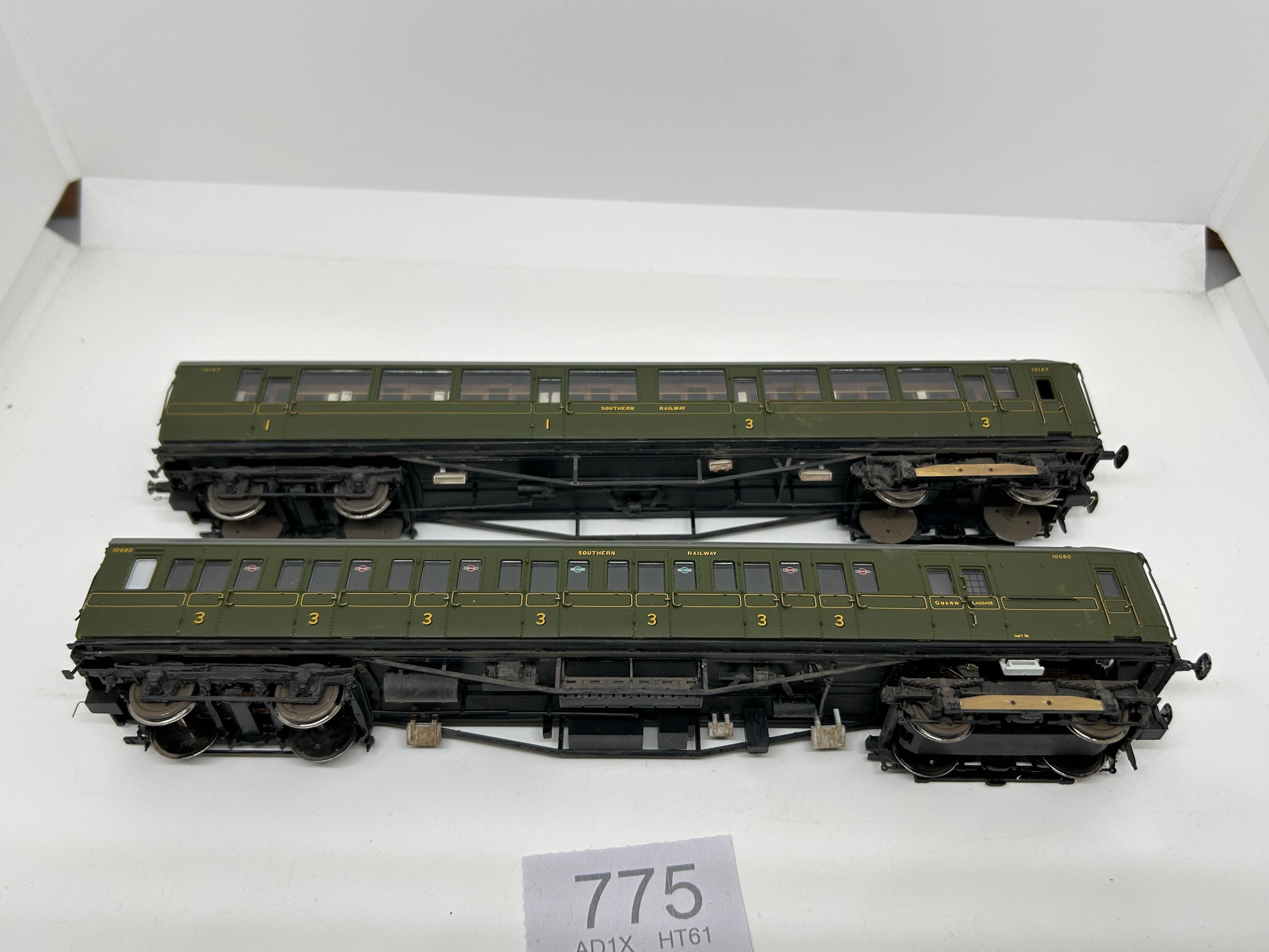 Hornby EM Gauge R3161 SR Green 2-Bil '2114' Train Pack - Boxed - Image 2