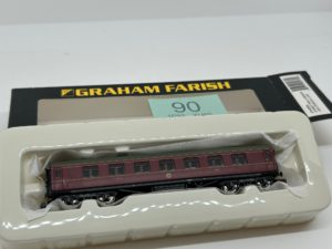 Graham Farish 374-835A Stanier 3rd class corridor coach in LMS crimson lake 1674