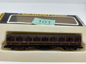 Graham Farish 0626 57ft Corridor 1st/3rd Composite 6143 in LMS crimson