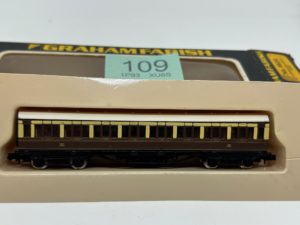 Graham Farish 0624 57' Main Line Composite in GWR Chocolate & Cream