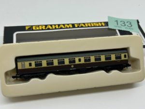 Graham Farish 374-061A Mk1 SK Second Corridor Coach W24165 in BR Maroon