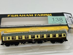 Graham Farish 374-064A Mk1 SK second corridor W25200 in chocolate & cream