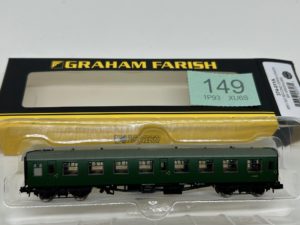 Graham Farish 374-011 Mk1 SO second open in green