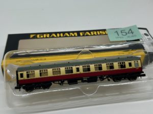 Graham Farish 374-010B Mk1 SO second open in crimson & cream