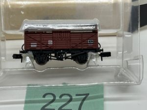 Graham Farish 373-262 8 ton cattle wagon in BR Bauxite (Late)