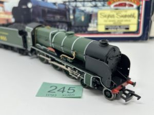 Bachmann OO 31-404 Lord Nelson Class 4-6-0 855 'Robert Blake' in SR Maunsell Green