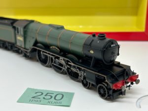 Hornby OO R3312 Class A3 4-6-2 60062 "Minoru" in BR Green with early emblem boxed