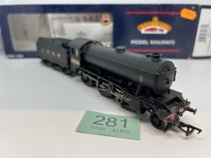 Bachmann OO 32-275 Class K3 2-6-0 2934 with group standard tender in LNER black