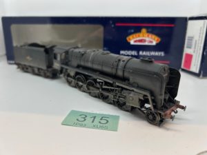 Bachmann OO 32-858DC Class 9F standard 2-10-0 92185 with BR1F tender, double chimney,