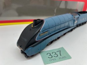 Hornby OO R2339 Class A4 4-6-2 4468 'Mallard' in LNER blue