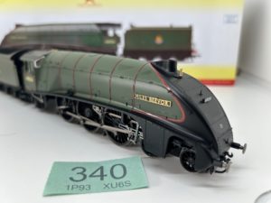 Hornby OO R3522 Class A4 4-6-2 60026 "Miles Beevor" BR green, early emblem