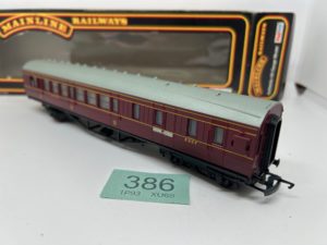 Mainline OO 37-110 LMS 3rd Class Brake Corridor Coach Crimson