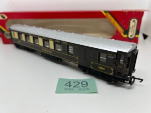 Hornby R233 Pullman third class parlour brake car No 27 in umber and cream livery