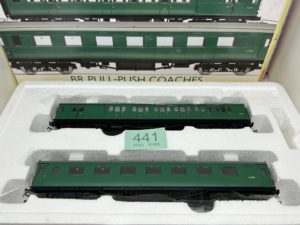 Hornby R4534C Pull-Push coach pack in BR green