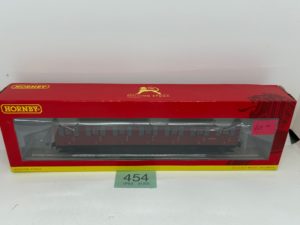 Hornby R4576A BR Thompson Suburban 3rd Class Coach E82697E