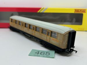 Hornby R4332 Gresley composite 22357 in LNER teak