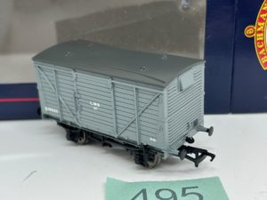 Bachmann 37-803A 12T planked ventilated van in LMS grey 518520
