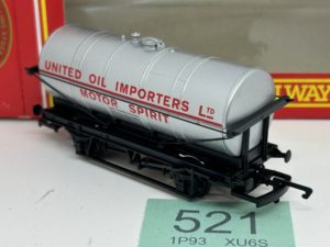 Hornby OO R6012 United Oil Importers 20 Ton Tank Wagon