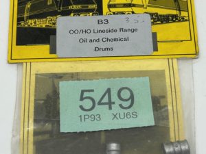 Knightwing OO B3 8 white metal oil drums