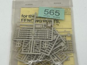 Ratio OO 419 Concrete Fence Posts, Gates and Signs Plastic Kit