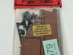 Parkside Dundas OO PC30 LNER Extra Long CCT Van plastic kit