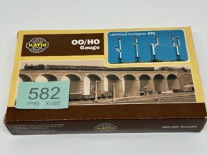 Ratio OO 476 LMS Round Post Signals plastic kit