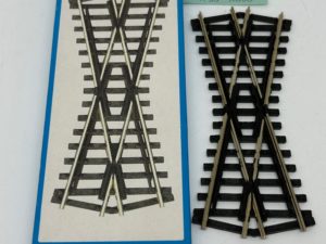 Peco OO HO SL93 Short Crossing Insulfrog Code 100