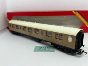 Hornby OO R937 LNER Corridor Full 3rd Coach 1010