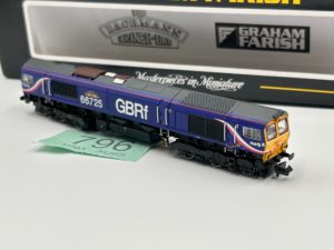Graham Farish N 371-392 Class 66 66725 'Sunderland AFC' in GBRf Livery