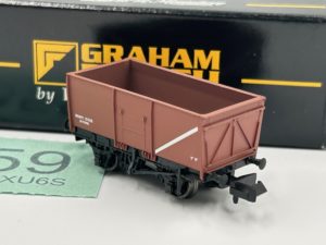 Graham Farish N 377-451 16 Ton slope sided mineral wagon riveted side door brown MWT 11532