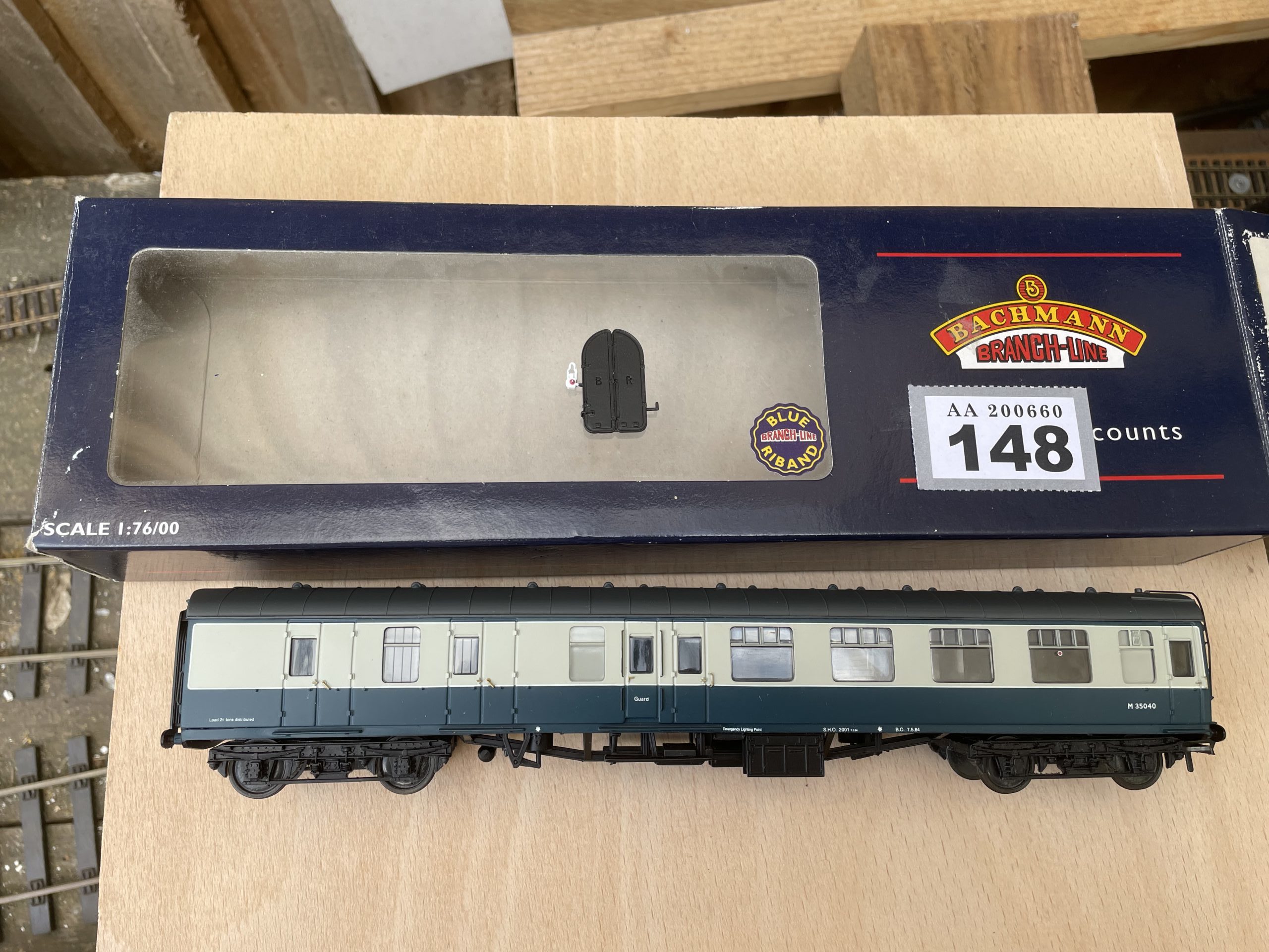 Bachmann 39-015A BR Mk.I Bke/2nd. Blue/grey.