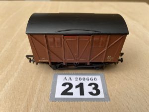 OO Kit built BR ventilated van No.B870074