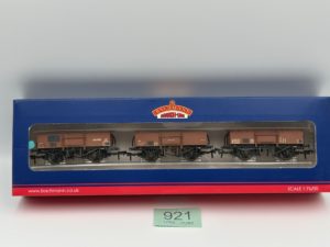 Bachmann OO 38-340 3 x 13 Ton high sided steel open wagons in BR bauxite - weathered