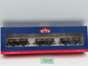 Bachmann OO 37-365 3 x weathered 13 ton steel sand tippler wagonTaunton Concrete livery