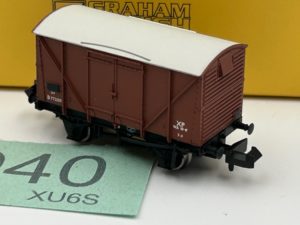Graham Farish N 373-751B 12 ton ventilated box van with plywood sides in BR bauxite B772139