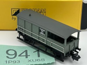 Graham Farish N 377-376 20 Ton Toad Brake Van 'Stourbridge' in BR grey -W68834