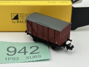 Graham Farish N 373-726B 10 ton insulated van with planked sides in BR bauxite (Late).