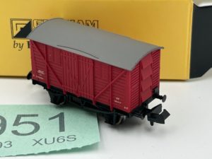 Graham Farish N 373-740 10 ton meat van in BR crimson
