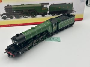 Hornby OO R3989 Class A1 4-6-2 2564 "Knight of the Thistle" in LNER green