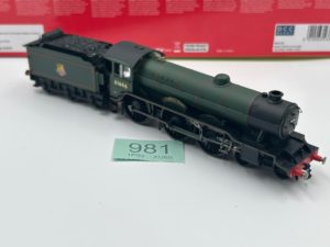 Hornby OO R3318 Class B17/6 4-6-0 61646 "Gilwell Park" in BR Green early emblem