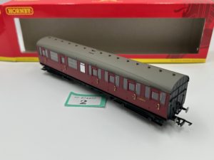 Hornby OO R4521C Gresley non-vestibuled suburban composite E88067E in BR Crimson