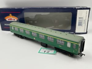 Bachmann OO 39-333 BR Mk2 FK corridor 1st S13389 in BR (SR) green
