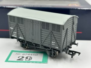 Bachmann OO 37-751 12 Ton ventilated fruit van 134281 in GWR grey