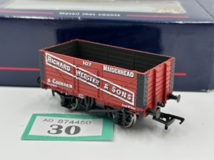 Bachmann OO 37-100 7 plank wagon Richard Webster and Sons