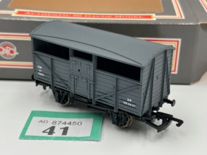 Dapol OO B500 8 ton cattle wagon 13813 in GWR grey