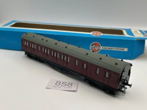 Airfix OO 54254-2 Ex-LMS 57' Brake 3rd M25250M in BR Maroon