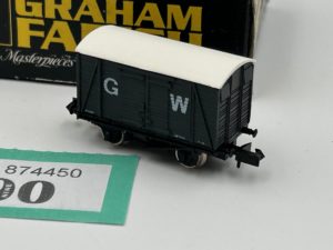 Graham Farish N 2404 12 ton twin vent van 95253 in GW grey